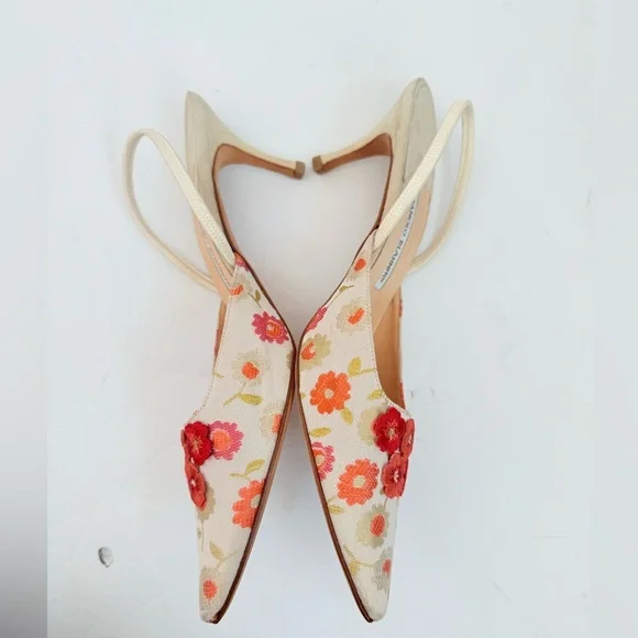 Manolo Blahnik Vintage Floral Embroidered & appliqué Slingback Kitten Pumps 43.5 - Picture 4 of 9